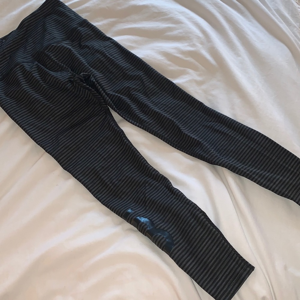 Barre3 + beyond yoga leggings size medium. Very good condition.